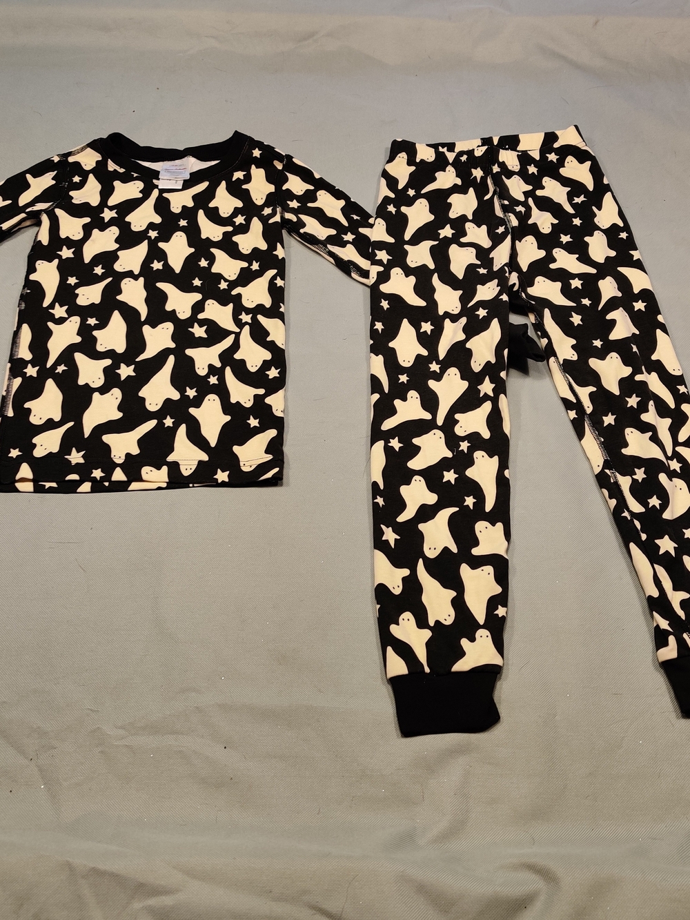 Hanna Andersson Black and Cream Ghost Print Pajama Set